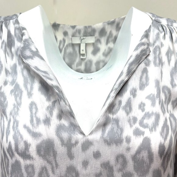 Joie grey/ivory jaguar print V neck Silk Blouse - Picture 10 of 10